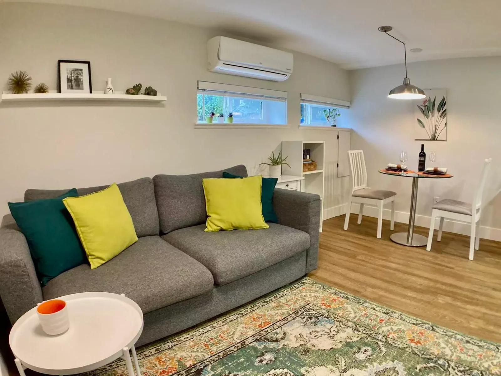 Fully furnished private 1BR suite Full kitchen near VGH+BC Woman's near Skytrain and Transit